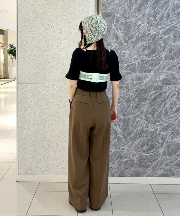 カタヤマ アヤさんの「BEAMS WOMEN｜RIB キリカエ アシメネック Tシャツ」を使ったコーディネート