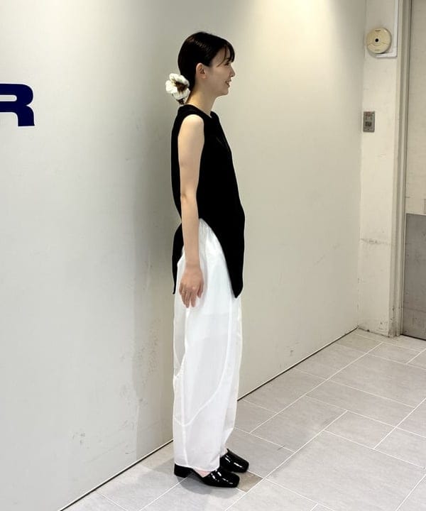 ヒライさんの「BEAMS WOMEN｜スリット ノースリーブ チュニック」を使ったコーディネート