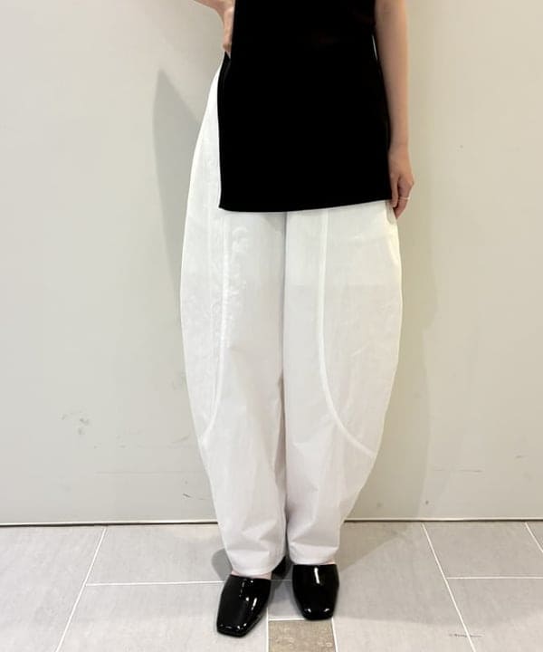 ヒライさんの「BEAMS WOMEN｜スリット ノースリーブ チュニック」を使ったコーディネート