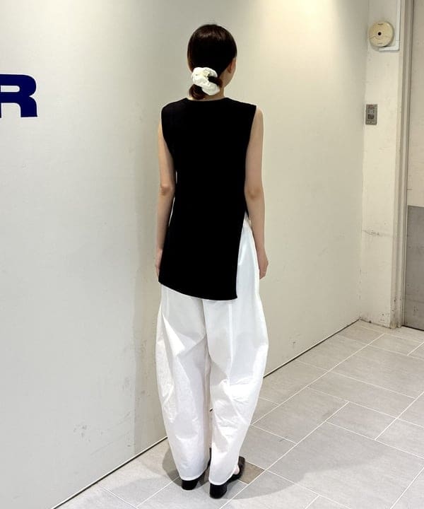 ヒライさんの「BEAMS WOMEN｜スリット ノースリーブ チュニック」を使ったコーディネート