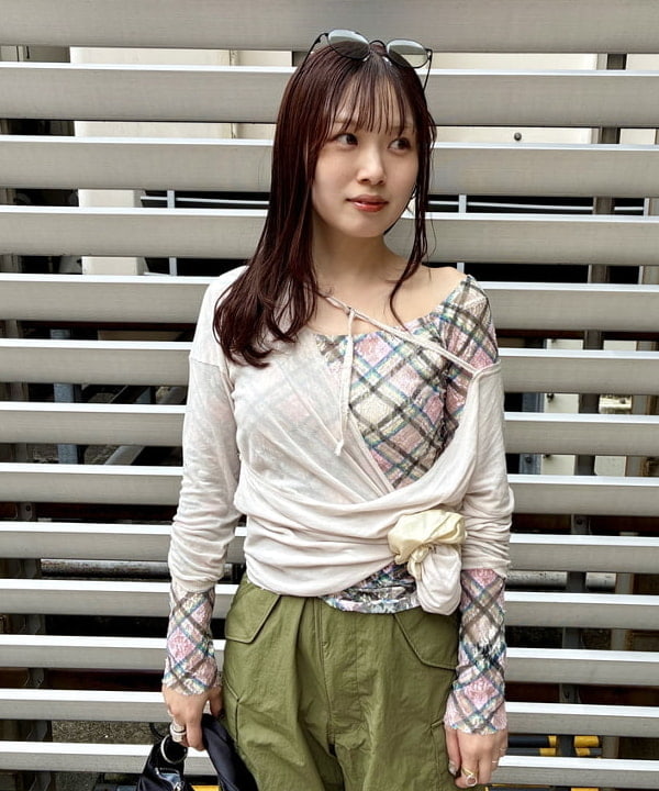 カタヤマ アヤさんの「BEAMS WOMEN｜サテン ホーボ ーバッグ」を使ったコーディネート