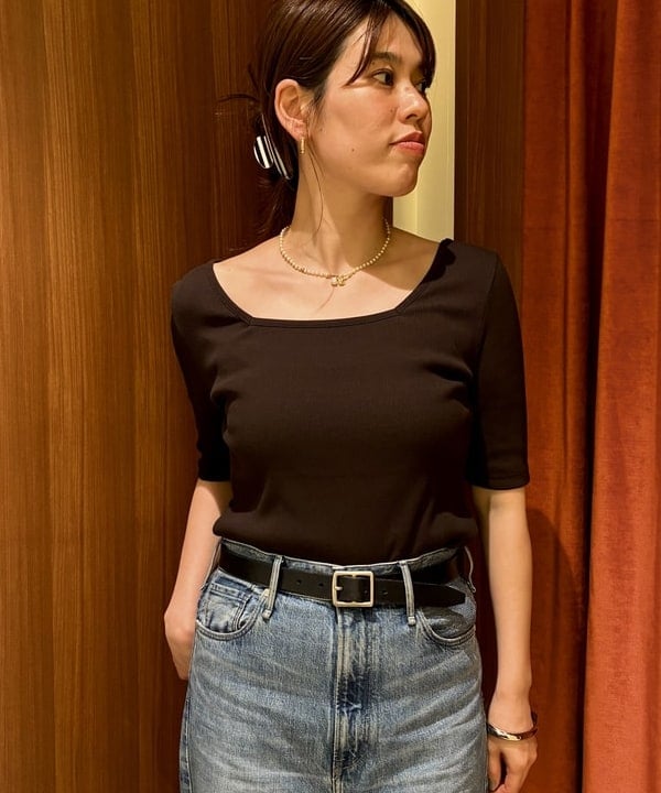 岡 妃呂美さんの「BEAMS WOMEN｜【別注】upper hights / THE SISTER デニムパンツ BRUME」を使ったコーディネート