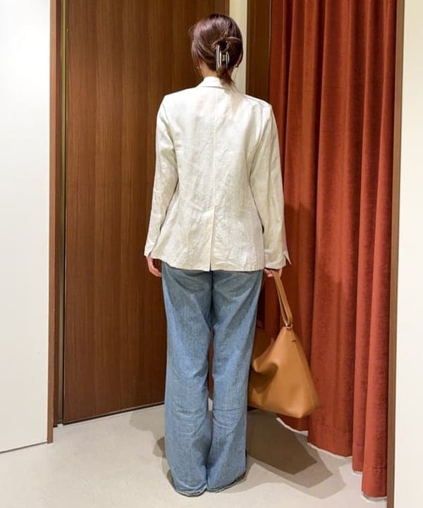 岡 妃呂美さんの「BEAMS WOMEN｜【別注】upper hights / THE SISTER デニムパンツ BRUME」を使ったコーディネート