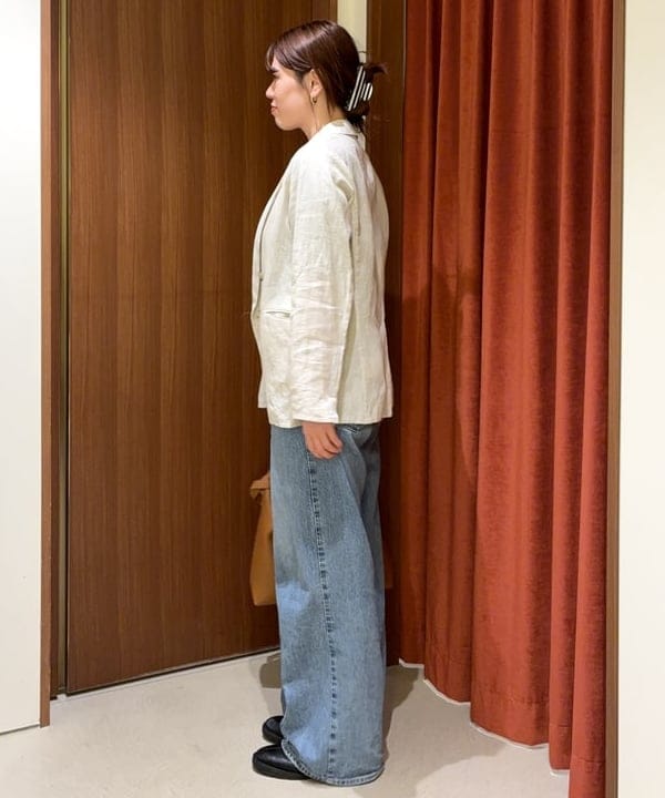 岡 妃呂美さんの「BEAMS WOMEN｜【別注】upper hights / THE SISTER デニムパンツ BRUME」を使ったコーディネート