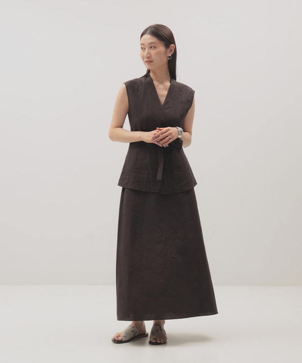 隈元 楓さんの「BEAMS WOMEN｜リネン ラップ ジレ ブラウス .M」を使ったコーディネート