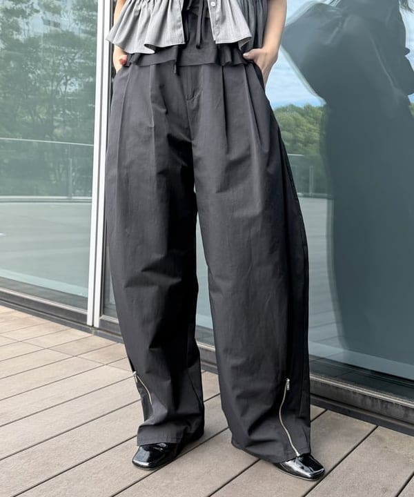 松本 佳菜子さんの「BEAMS WOMEN｜ジップ ヘムカーブ パンツ」を使ったコーディネート