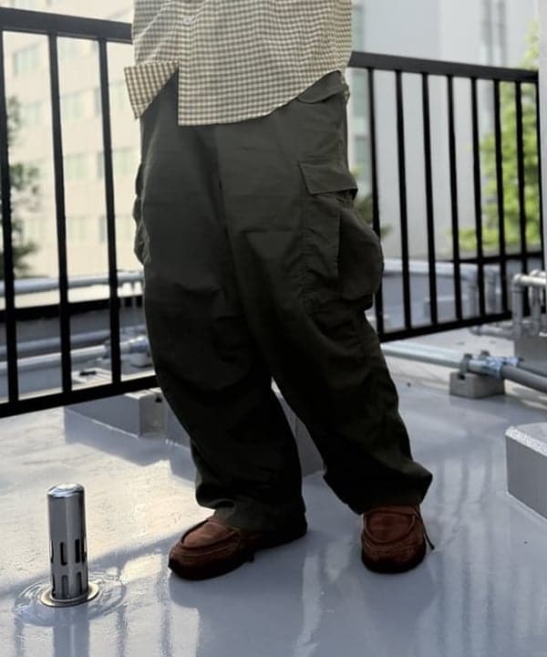 BAKU(東江 漠)さんの「BEAMS WOMEN｜BEAMS / ビッグ 6ポケット カーゴパンツ」を使ったコーディネート