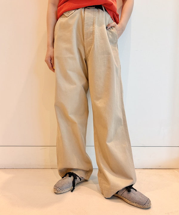 おのすさんの「BEAMS WOMEN｜【別注】HEAR MY NAME &times; maturely / ニュアンス チノ」を使ったコーディネート