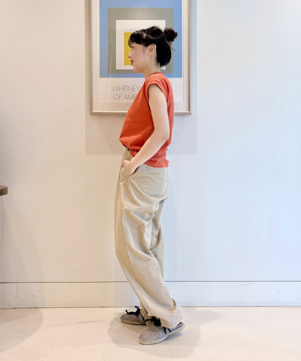 おのすさんの「BEAMS WOMEN｜【別注】HEAR MY NAME &times; maturely / ニュアンス チノ」を使ったコーディネート