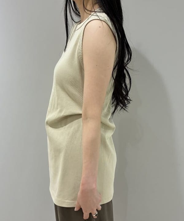 OSUMIさんの「BEAMS WOMEN｜スリット ノースリーブ チュニック」を使ったコーディネート