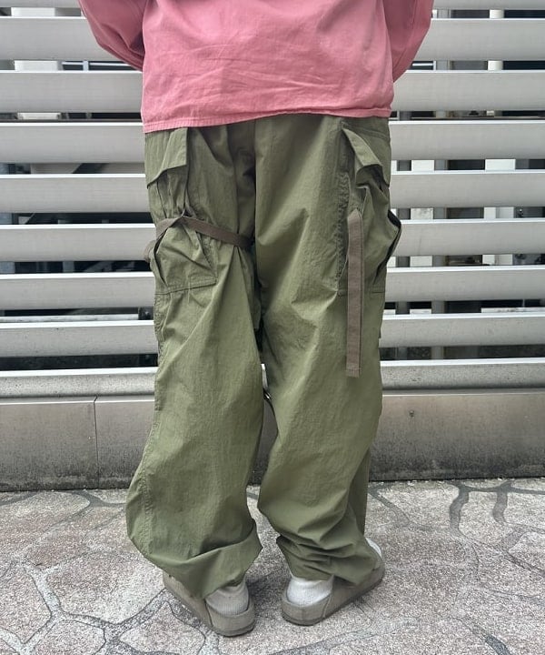 MATSUMOTO AMIさんの「BEAMS WOMEN｜【別注】BRIEFING / ヘルメット バッグ &rdquo;OLIVE&rdquo;」を使ったコーディネート