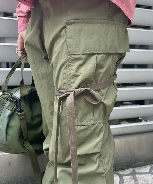 MATSUMOTO AMIさんの「BEAMS WOMEN｜【別注】BRIEFING / ヘルメット バッグ &rdquo;OLIVE&rdquo;」を使ったコーディネート