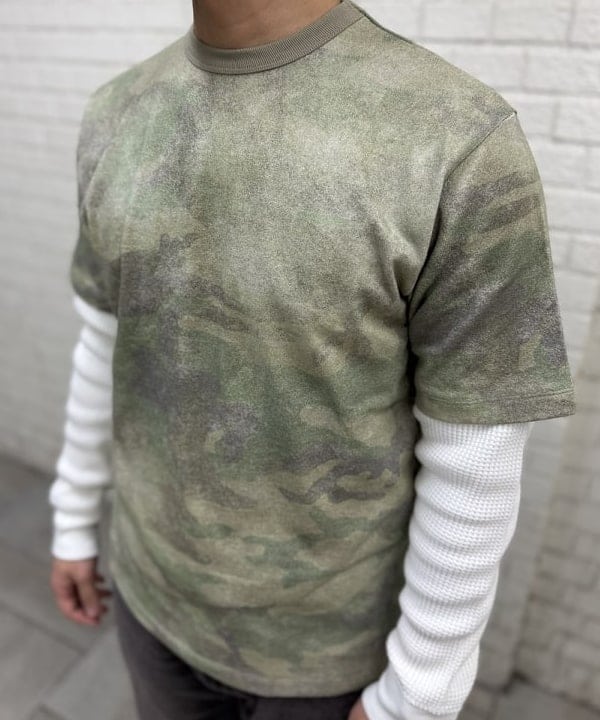 KUROCHANさんの「BEAMS WOMEN｜カモフラージュ プリント Tシャツ【ベーシックフィット】」を使ったコーディネート