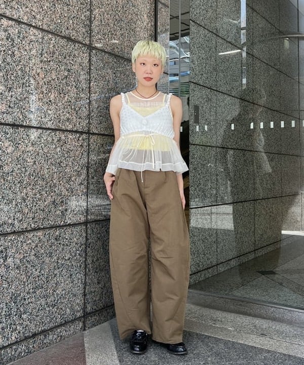 あさひさんの「BEAMS WOMEN｜2タック カーブ バレル チノパンツ」を使ったコーディネート