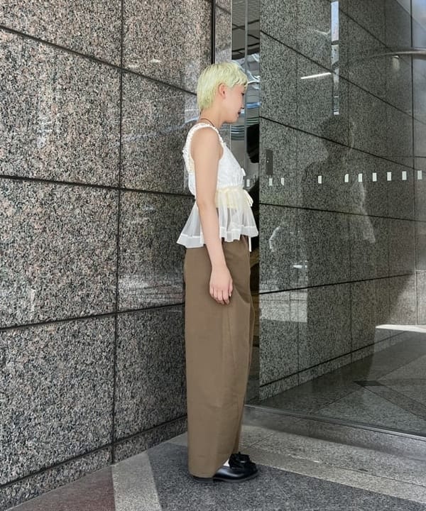 あさひさんの「BEAMS WOMEN｜2タック カーブ バレル チノパンツ」を使ったコーディネート