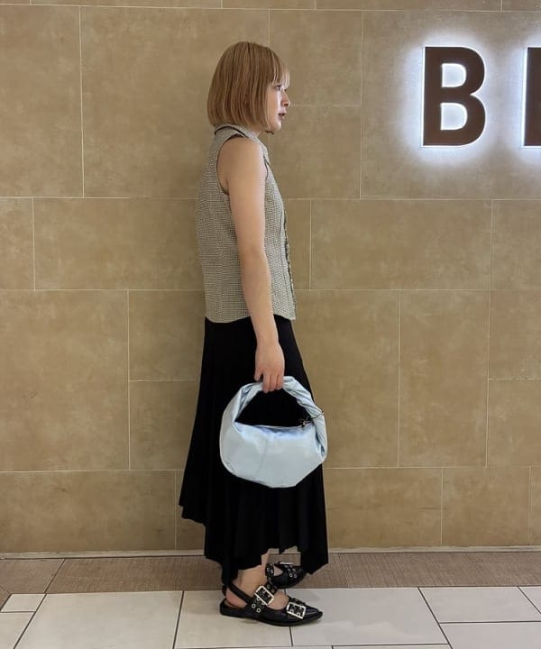 ナカノ アイさんの「BEAMS WOMEN｜サッカー チェック フリル ノースリーブ」を使ったコーディネート