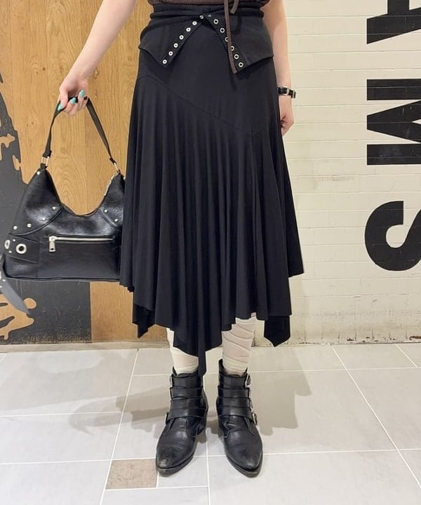江口 息吹さんの「BEAMS WOMEN｜ネックリボン ボートネック Tシャツ」を使ったコーディネート