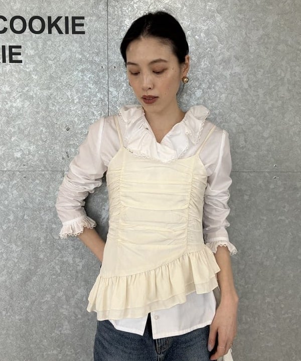 神坂 莉子さんの「BEAMS WOMEN｜裾 フレアー キャミソール」を使ったコーディネート