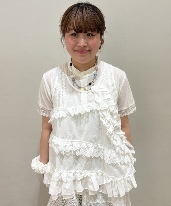 大石彩可さんの「BEAMS WOMEN｜【別注】TORI-TO / コラージュ ノースリーブ シャツ」を使ったコーディネート