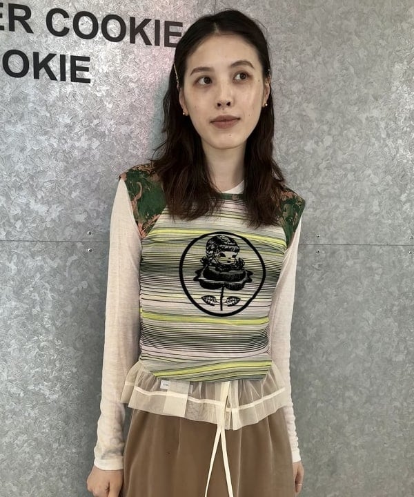 神坂 莉子さんの「BEAMS WOMEN｜チュール シャーリング ノースリーブ」を使ったコーディネート