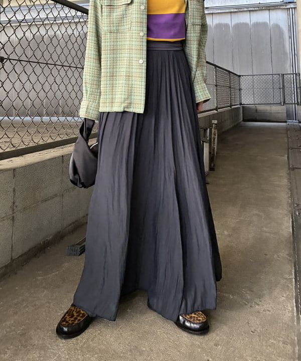 森川 夏衣さんの「BEAMS WOMEN｜サテン ホーボ ーバッグ」を使ったコーディネート