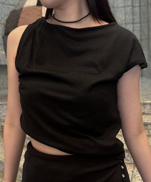 amiriさんの「BEAMS WOMEN｜アシンメトリー オフショルダー Tシャツ」を使ったコーディネート