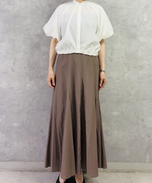 岩沢 珠代さんの「BEAMS WOMEN｜コットン アセテート フレアスカート」を使ったコーディネート