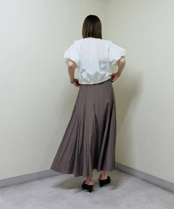 岩沢 珠代さんの「BEAMS WOMEN｜コットン アセテート フレアスカート」を使ったコーディネート