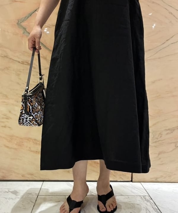 塚越 有紀さんの「BEAMS WOMEN｜A VACATION / KIT LEOPARD ショルダーバッグ」を使ったコーディネート