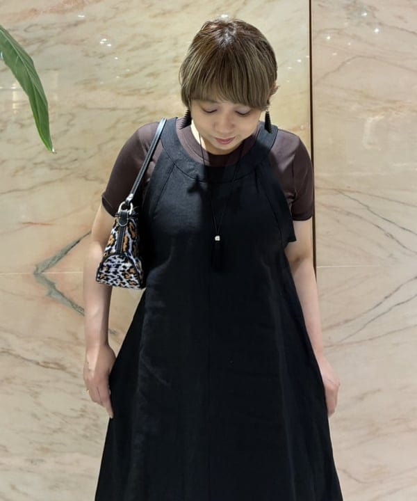 塚越 有紀さんの「BEAMS WOMEN｜A VACATION / KIT LEOPARD ショルダーバッグ」を使ったコーディネート