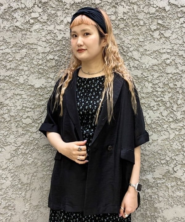 マツモト アカネさんの「BEAMS WOMEN｜リンクル ドルマン 2ボタン ダブル ジャケット」を使ったコーディネート