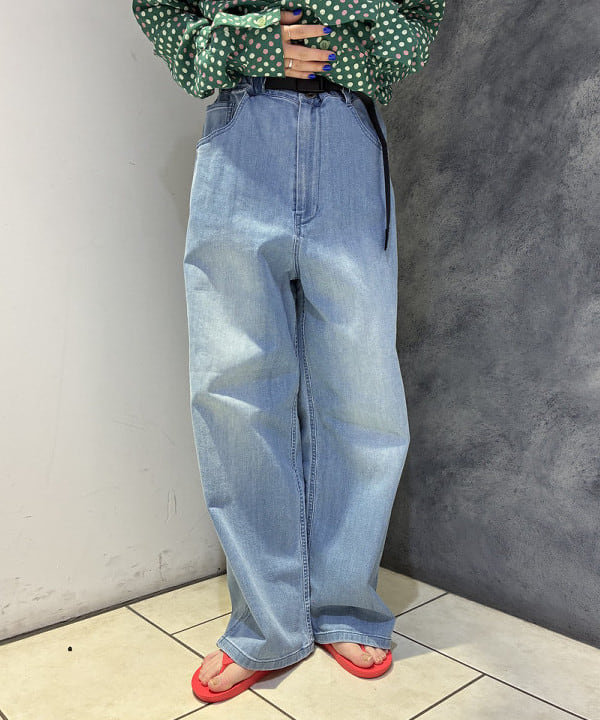 モモさんの「BEAMS WOMEN｜【別注】Gramicci / 5ポケット ワイド デニム」を使ったコーディネート