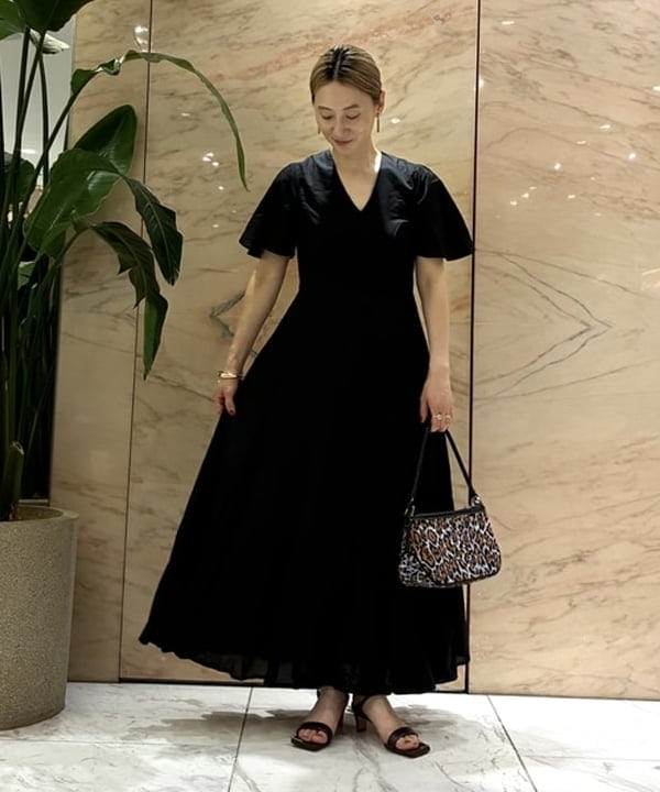 越智 里美さんの「BEAMS WOMEN｜【別注】MARIHA / せせらぎのワンピース ソリッド」を使ったコーディネート