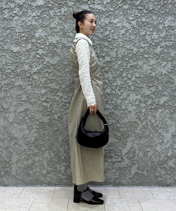 ササキさんの「BEAMS WOMEN｜カットアウト ノースリーブ ワンピース」を使ったコーディネート