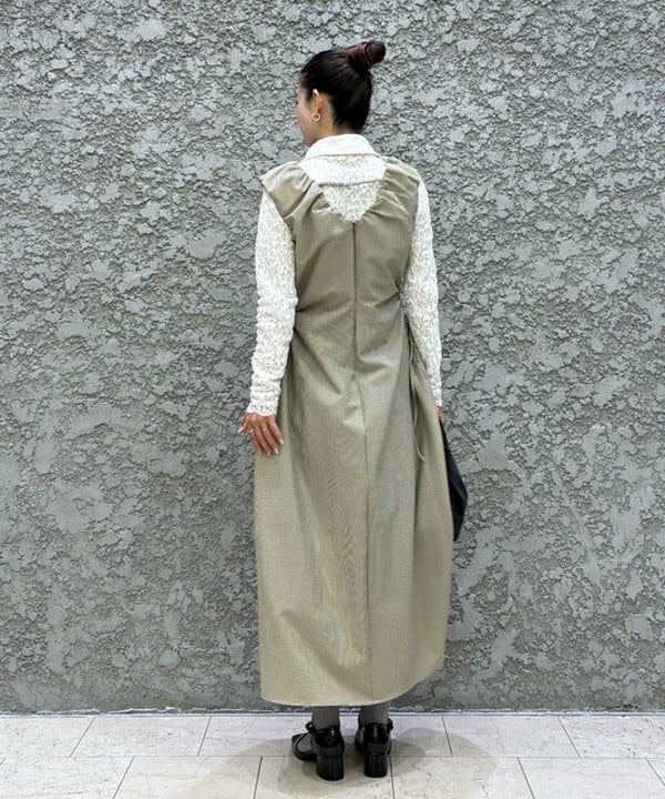 ササキさんの「BEAMS WOMEN｜カットアウト ノースリーブ ワンピース」を使ったコーディネート