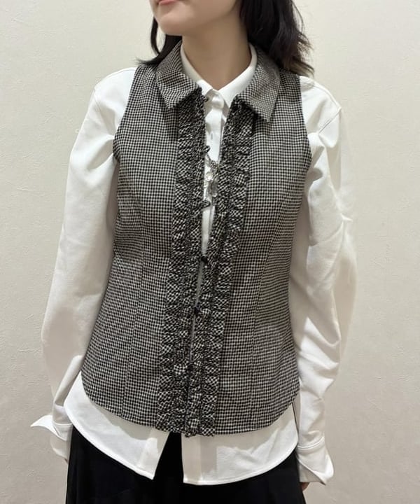 須賀さんの「BEAMS WOMEN｜サッカー チェック フリル ノースリーブ」を使ったコーディネート