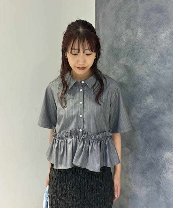 SAEさんの「BEAMS WOMEN｜裾フリル ショート シャツ」を使ったコーディネート