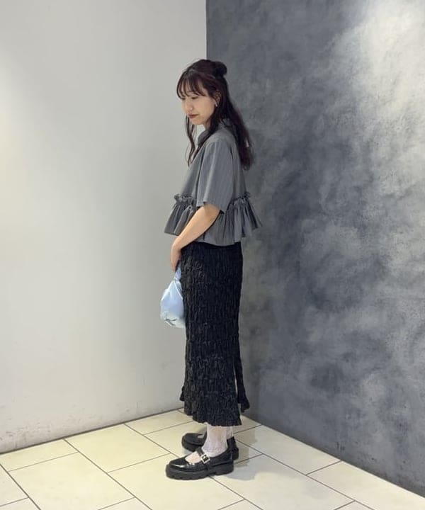 SAEさんの「BEAMS WOMEN｜裾フリル ショート シャツ」を使ったコーディネート
