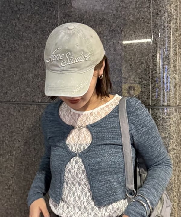 松本 佳菜子さんの「BEAMS WOMEN｜CONTROL FREAK / DOWNY ショルダーバッグ」を使ったコーディネート