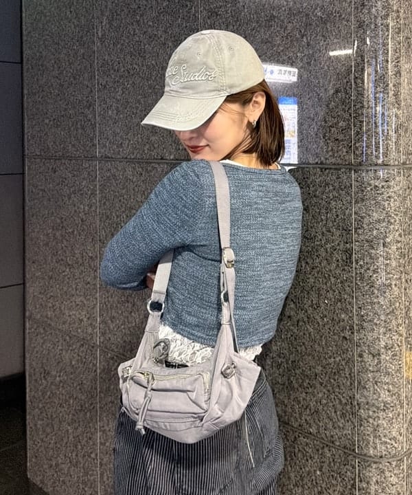 松本 佳菜子さんの「BEAMS WOMEN｜CONTROL FREAK / DOWNY ショルダーバッグ」を使ったコーディネート