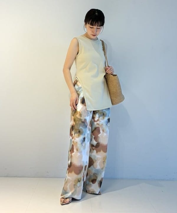 SAKAIさんの「BEAMS WOMEN｜スリット ノースリーブ チュニック」を使ったコーディネート