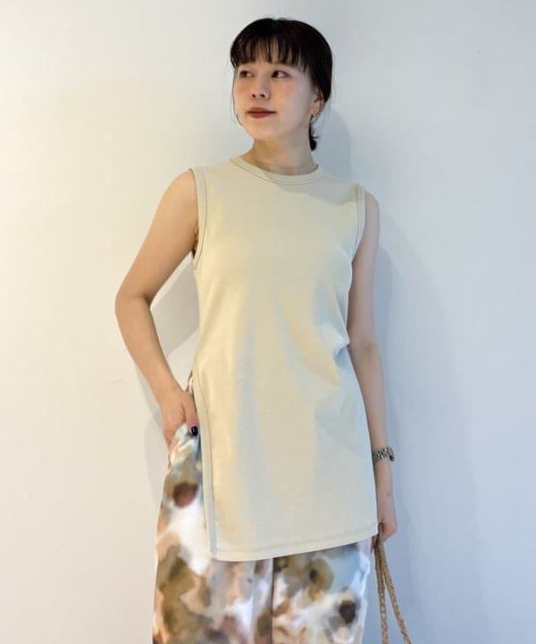 SAKAIさんの「BEAMS WOMEN｜スリット ノースリーブ チュニック」を使ったコーディネート