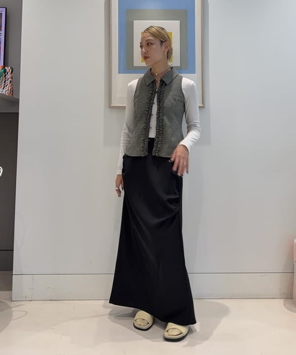 れいなさんの「BEAMS WOMEN｜サテン ドレープ スカート」を使ったコーディネート