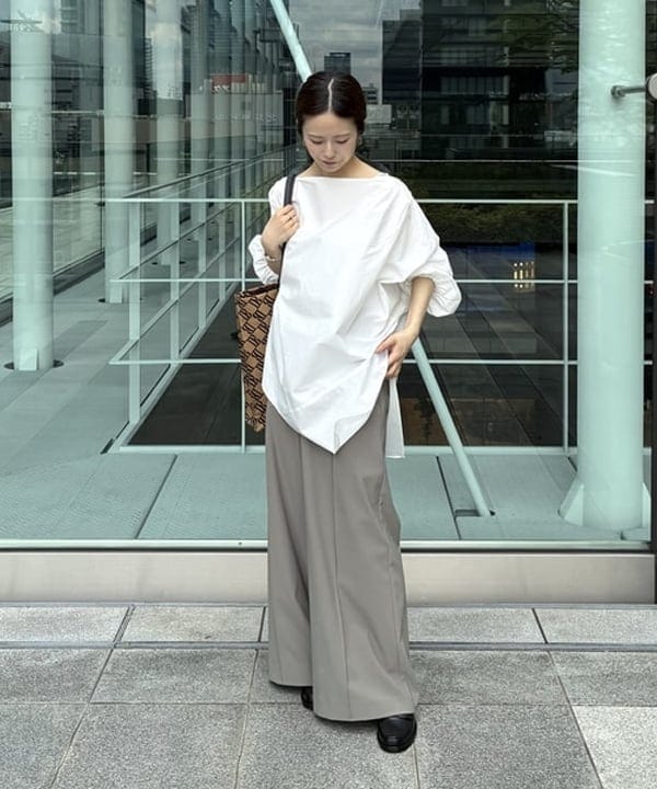 蒲原 捺美さんの「BEAMS WOMEN｜ギャザー ショルダー ブラウス」を使ったコーディネート