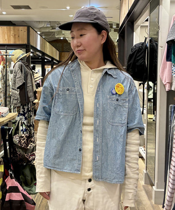 サイトウ　トモミさんの「BEAMS WOMEN｜シャンブレー ショートスリーブ」を使ったコーディネート