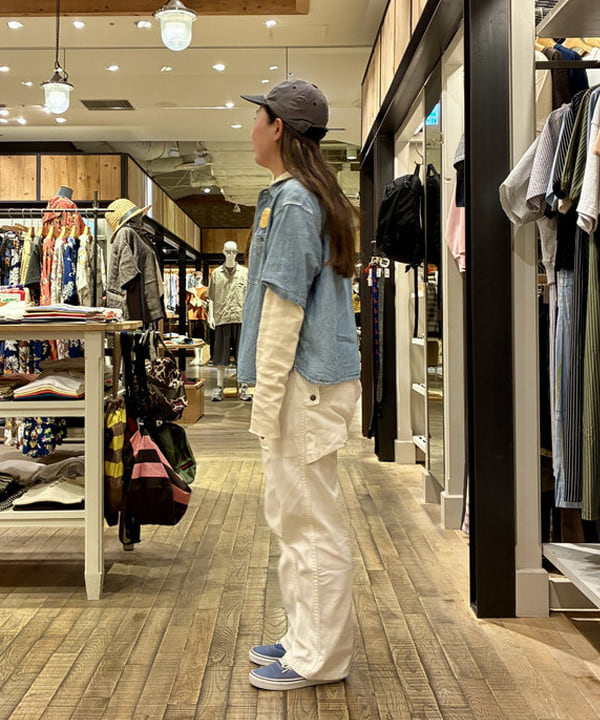 サイトウ　トモミさんの「BEAMS WOMEN｜シャンブレー ショートスリーブ」を使ったコーディネート