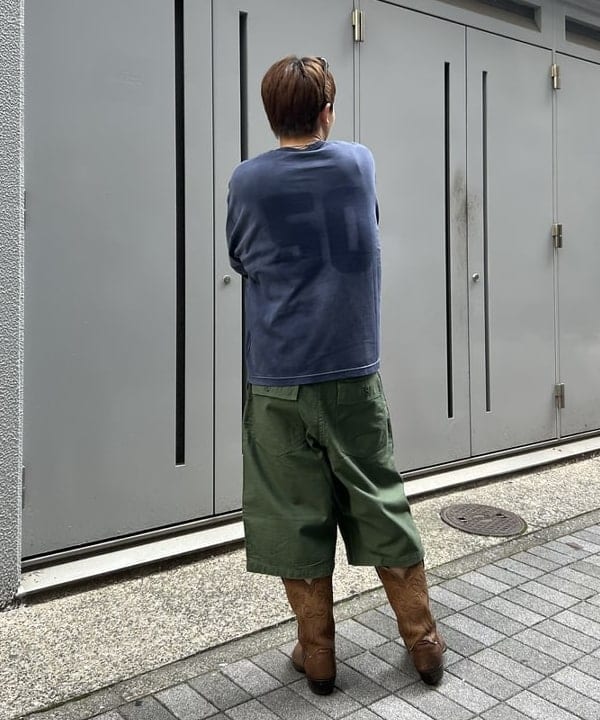 照田 拓史さんの「BEAMS WOMEN｜フェード ナンバリング Tシャツ【ワイドショートフィット】」を使ったコーディネート