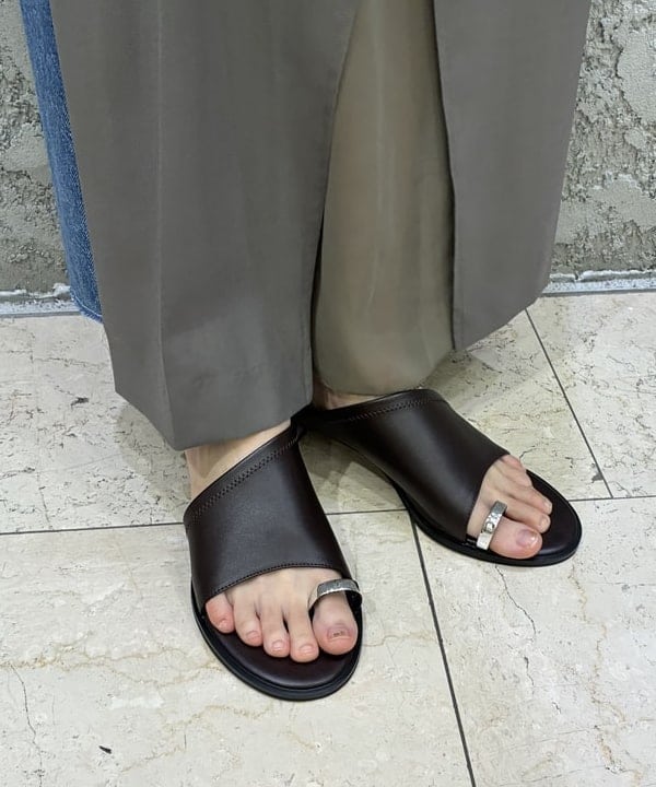 ササキさんの「BEAMS WOMEN｜【別注】LE VERNIS / トゥリング サンダル」を使ったコーディネート