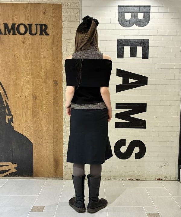 江口 息吹さんの「BEAMS WOMEN｜サッカー チェック フリル ノースリーブ」を使ったコーディネート