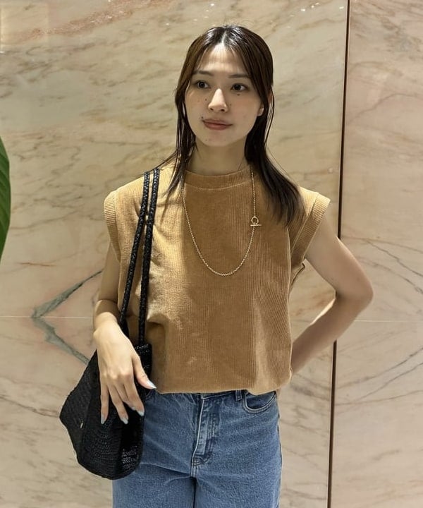 茂野 真楓さんの「BEAMS WOMEN｜MAISON CORNICHON / スリーブレス Tシャツ」を使ったコーディネート